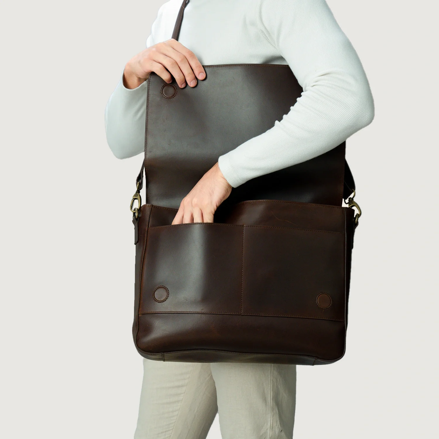 The Carismatico Vintage Brown Leather Messenger Bag - Image 6