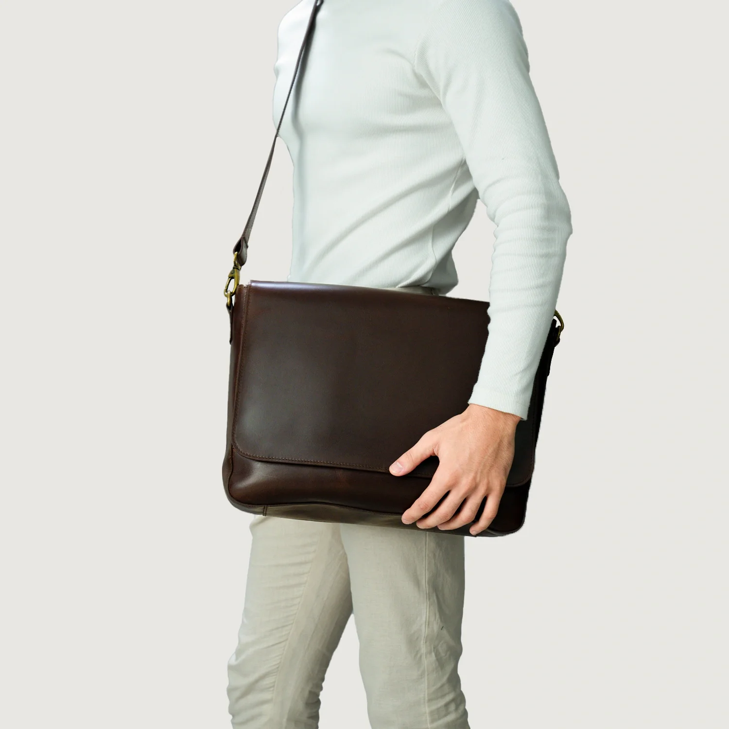 The Carismatico Vintage Brown Leather Messenger Bag - Image 8